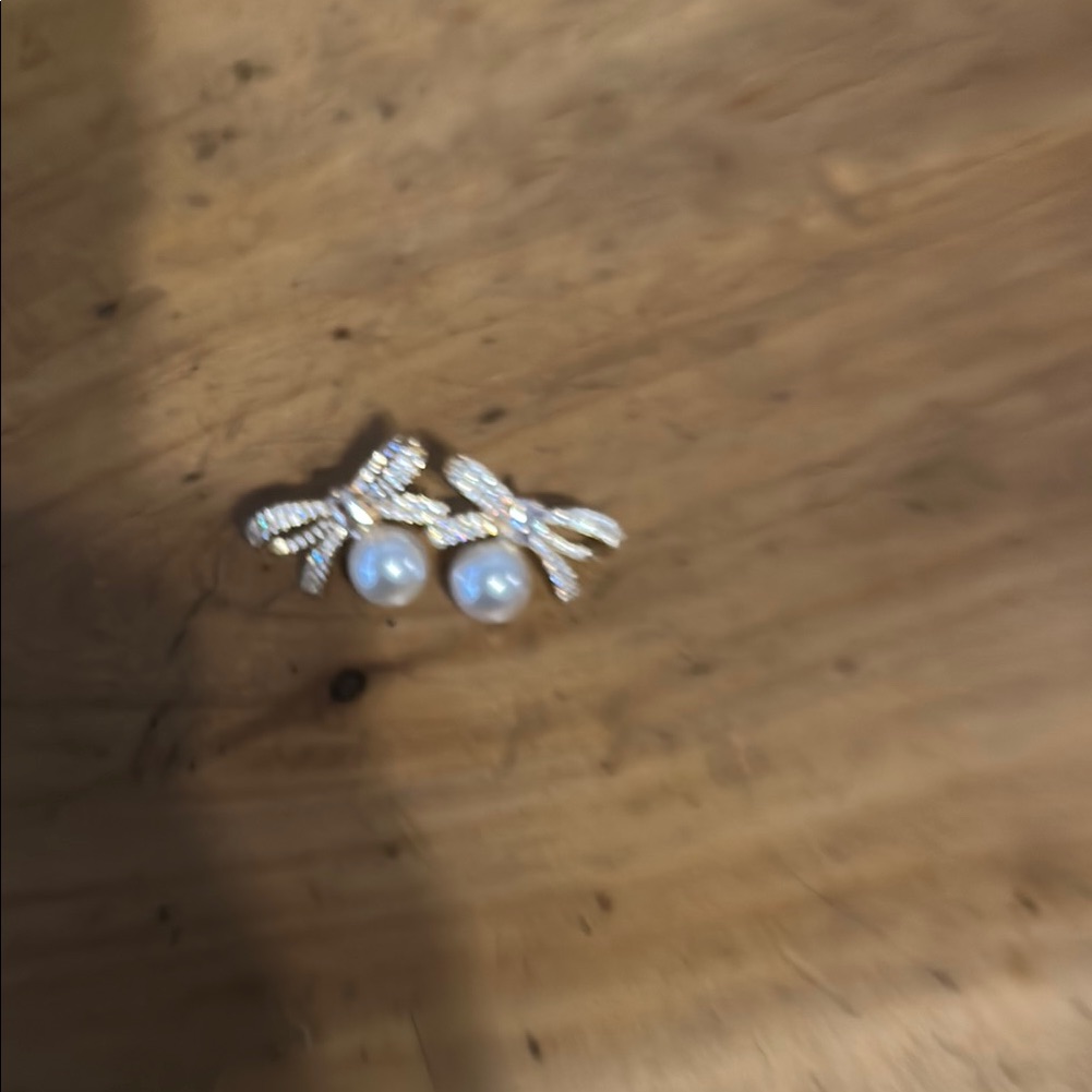Silver Floral Design Earrings With Reflective Finish